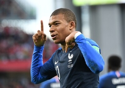 Футболист сборной Франции отказался от денег за игру на чемпионате мира