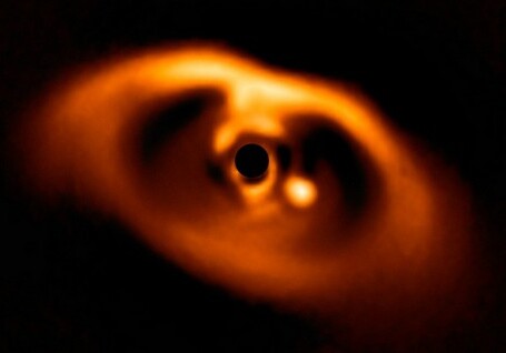 Астрономы впервые сделали снимок рождения новой планеты  