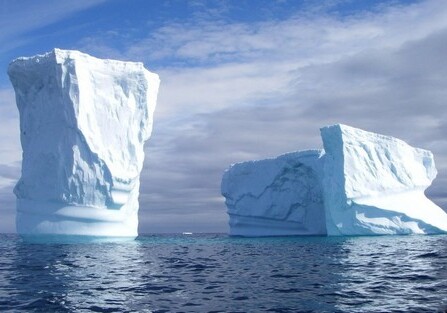 От Гренландии откололся гигантский айсберг (Видео)