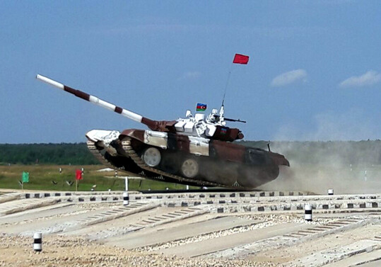 Азербайджанские военнослужащие отправились на «Танковый биатлон»