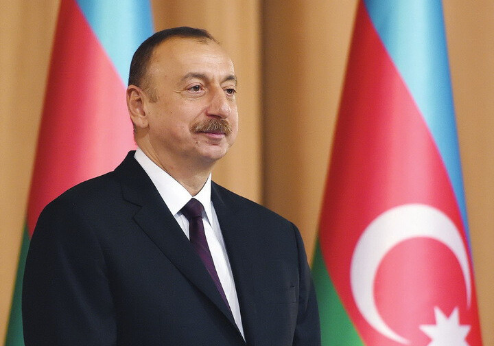 Президент Ильхам Алиев поздравил cингапурcкого коллегу