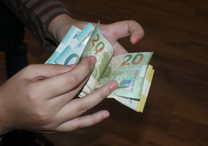 Средняя зарплата в Азербайджане составила 541,1 маната