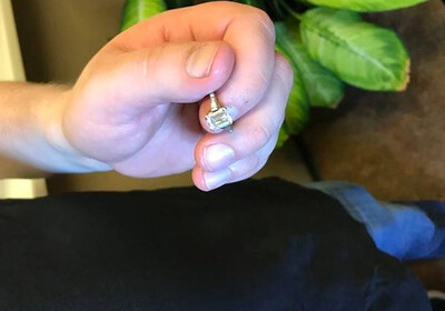 Кольцо с бриллиантом нашли на мусорке за 4 минуты