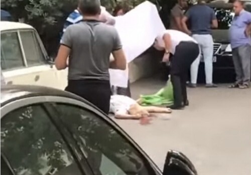 В Баку мужчина покончил с собой, не выдержав смерти сына (Видео)