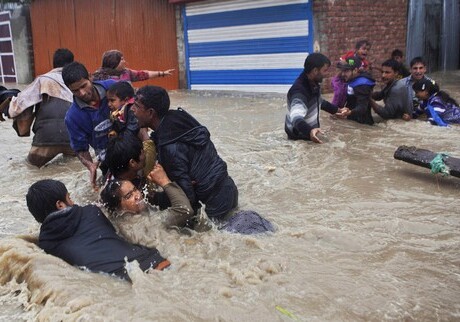 Число жертв наводнения в Индии превысило 160 человек