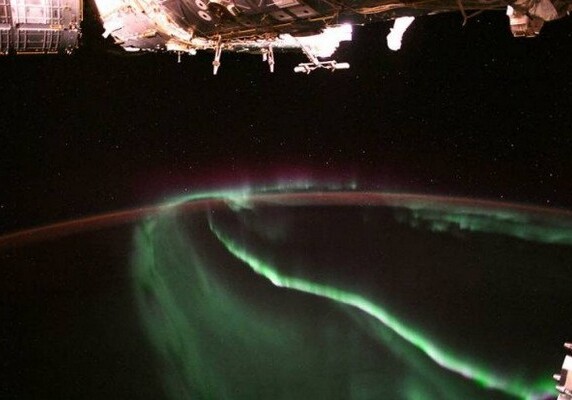 NASA показало вид на северное сияние из космоса