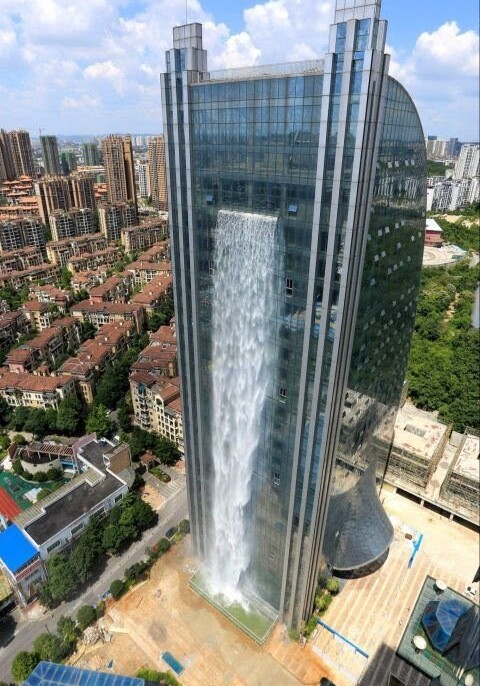 В Китае побит мировой рекорд среди искусственных водопадов (Фото-Видео)