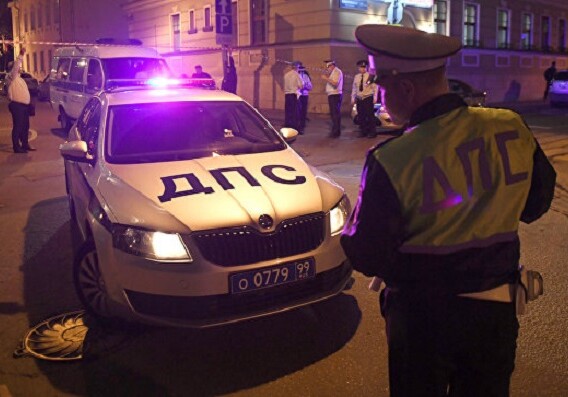 Напавший на полицейских в центре Москвы умер в больнице