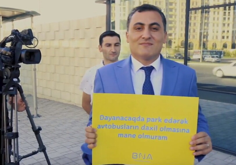 В Баку прошел флешмоб против парковки на тротуарах (Видео)