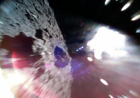 Два японских робота успешно приземлились на астероид Рюгу (Фото)