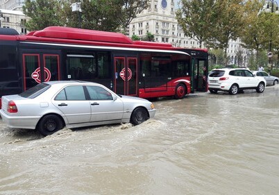 ИВ Баку о причинах большого скопления дождевых вод в центре столицы