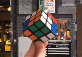 Японец создал самосборный кубик Рубика (Видео)
