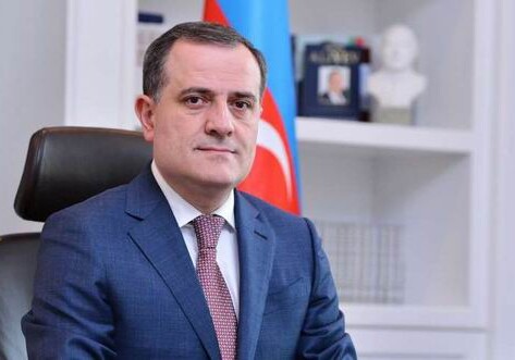 Министр образования Азербайджана приказал продолжать интенсивное преподавание русского языка