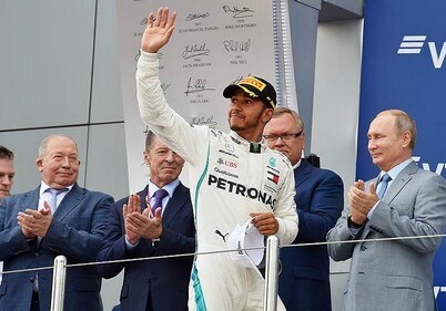 Гонщик Mercedes Льюис Хэмилтон выиграл Гран-при России