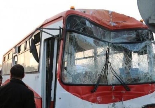 Водитель автобуса в Баку совершил ДТП: есть жертва