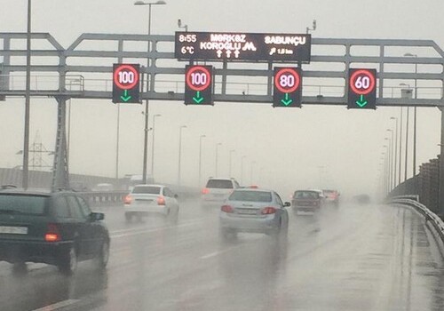 Снижена скорость движения транспорта на ряде дорог Баку