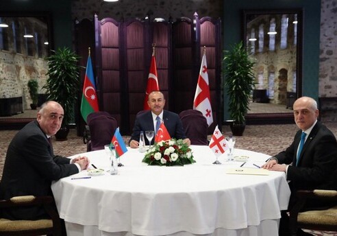 В Стамбуле состоялась трехсторонняя встреча глав МИД Азербайджана, Турции и Грузии (Фото-Обновлено)