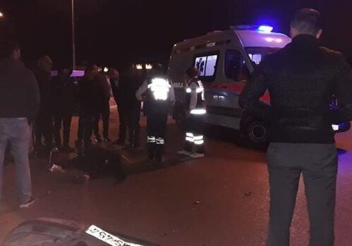 В Баку машина насмерть сбила выходившую из такси женщину