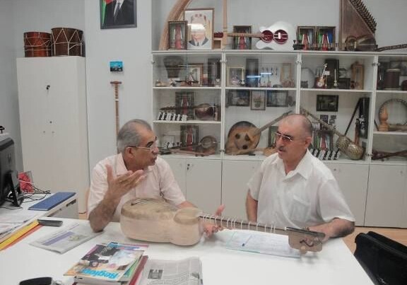 Азербайджанец дает вторую жизнь старинным инструментам (Фото-Видео)