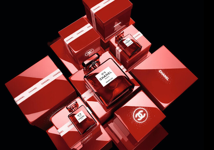 Теперь в красном: легендарный Chanel №5 впервые сменил цвет флакона