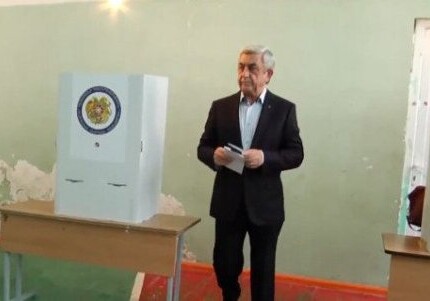 Саргсян и Тер-Петросян проголосовали на выборах в парламент Армении