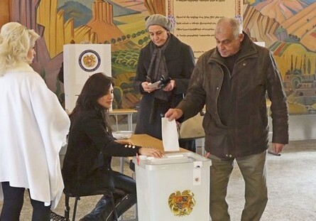 Отсутствие взяток и плохой оппонент: в чем причина низкой явки на выборах в Армении