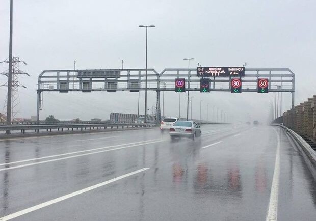 На магистралях Баку снижена скорость движения транспорта