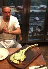 Франк Рибери заказал у знаменитого турецкого повара «золотой стейк» за 1200 евро