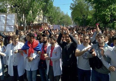 Нынешним властям Армении грозит традиция перекрытия улиц
