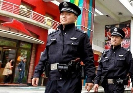 В Китае мужчина напал на школьников, ранены 20 детей