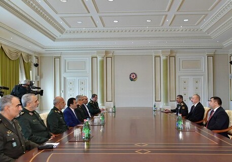 Президент Ильхам Алиев принял начальника Генштаба ВС Ирана