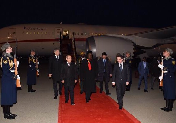 Президент Зимбабве Эммерсон Мнангагва прибыл с рабочим визитом в Азербайджан (Фото)