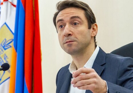 Мэр Еревана обнародовал данные о премиях своим сотрудникам