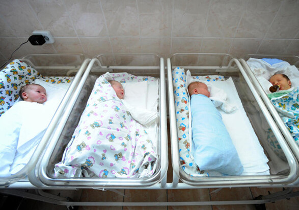 В Азербайджане в первый день 2019 года родились почти 370 детей