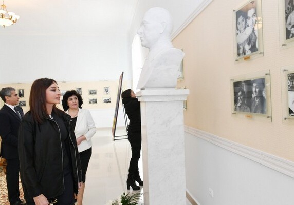 Мехрибан Алиева побывала в доме-музее Мир Джалала Пашаева и встретилась с гянджинцами (Фото)