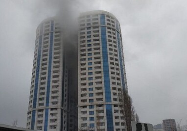 В Баку огонь охватил многоэтажку (Фото-Видео-Обновлено)