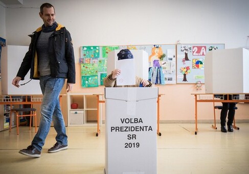Второй тур выборов президента Словакии пройдет 30 марта
