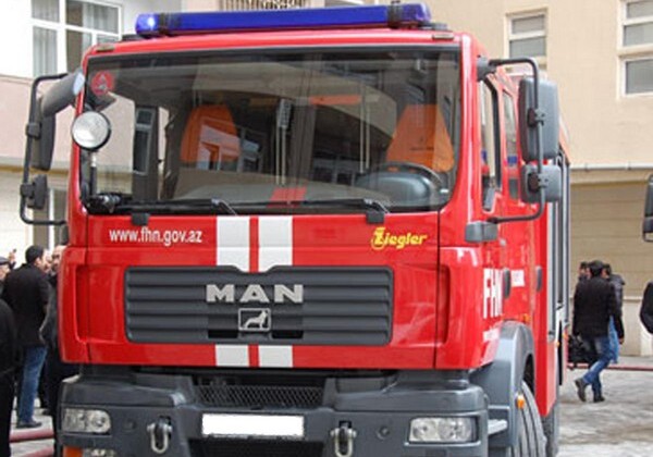 При пожаре в Баку погиб человек