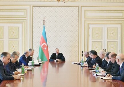 Под председательством Ильхама Алиева прошло совещание в связи с пожаром в ТЦ в Баку (Фото-Обновлено)