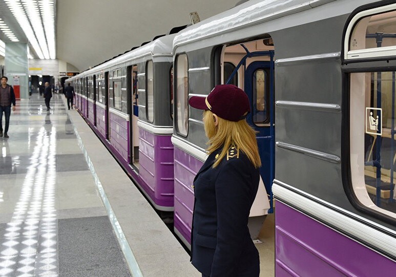 В Бакинском метрополитене впервые появилась женщина-машинист