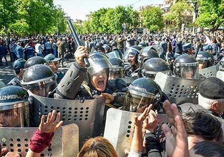 На фоне участившихся акций протеста Пашинян повысил зарплаты полицейским