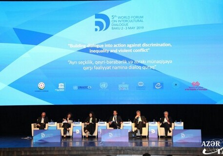 В рамках Бакинского форума проходит встреча международных организаций высокого уровня (Фото)