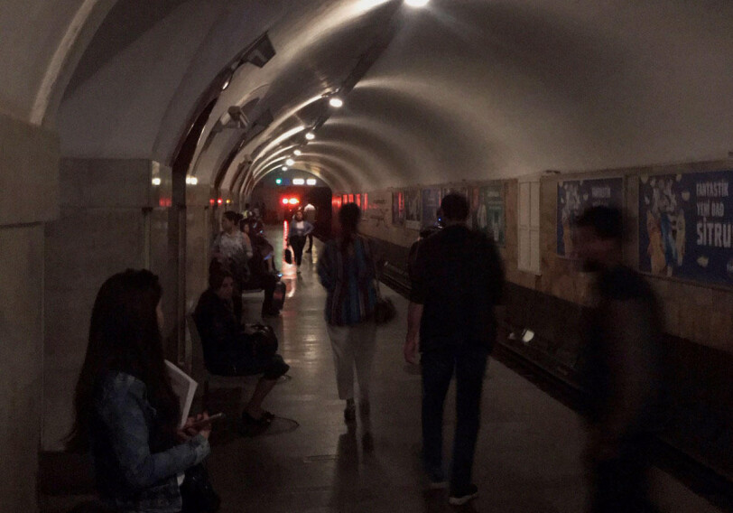 Четыре станции бакинского метро остались без света (Фото)