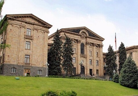 Армянские депутаты недовольны тотальным досмотром при входе в парламент