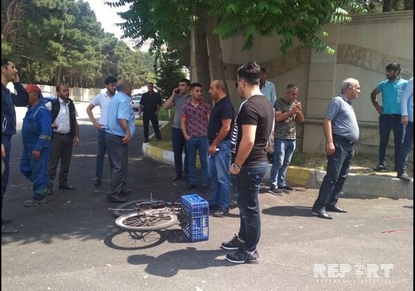 В Баку автобус сбил насмерть велосипедиста