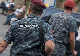 Правовой беспредел в Армении: полиция ищет «чернорубашечников» и «толстошеих»