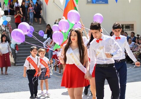 В школах Азербайджана прозвенел «последний звонок» (Фото-Видео)