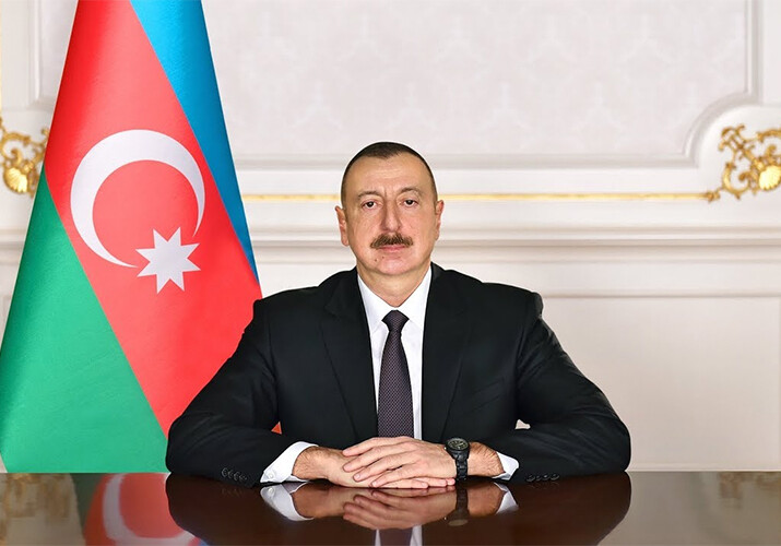 Президент Азербайджана наградил группу госслужащих