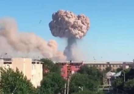 Взрыв на военных складах в Казахстане: эвакуируют целый город (Видео)