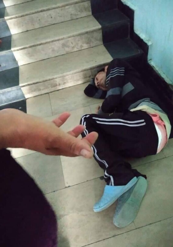 Минздрав Азербайджана о фотографии лежащего на больничной лестнице